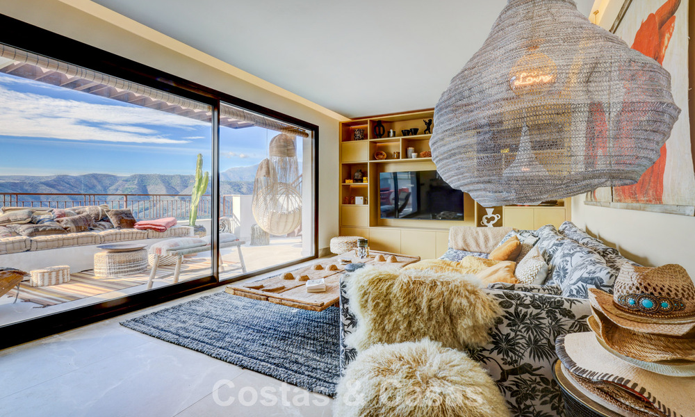 Modern penthouse for sale with panoramic views of the sea and Istán Lake, in the hills just above Marbella’s Golden Mile 792323