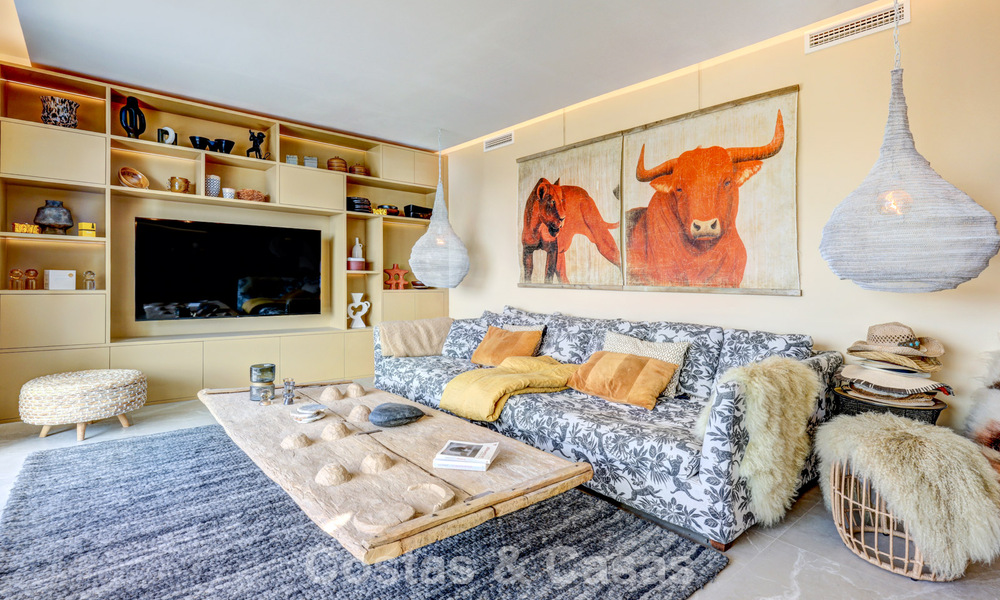 Modern penthouse for sale with panoramic views of the sea and Istán Lake, in the hills just above Marbella’s Golden Mile 792324