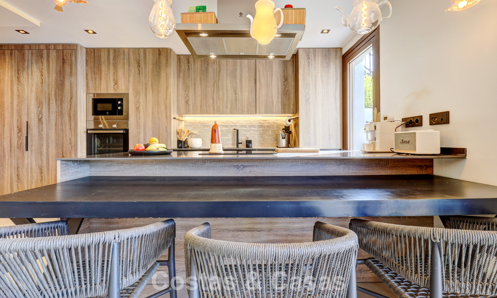 Modern penthouse for sale with panoramic views of the sea and Istán Lake, in the hills just above Marbella’s Golden Mile 792325