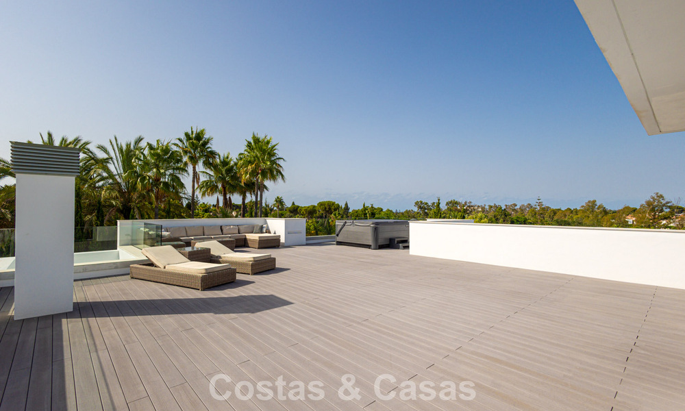 Move-in-ready, modern designer villa for sale within walking distance of the beach and amenities in Guadalmina Baja, Marbella 792352