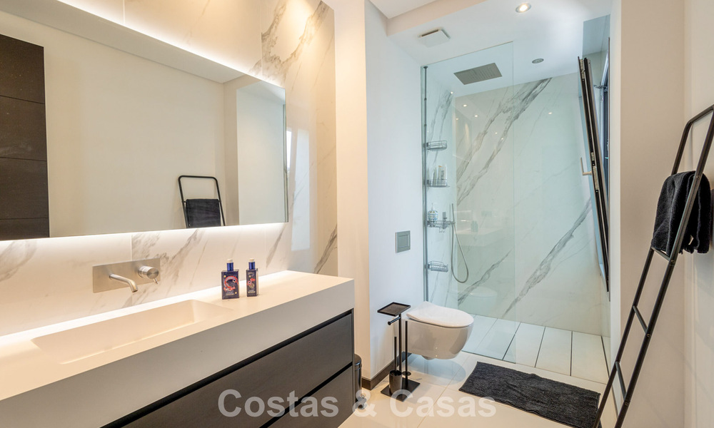 Move-in-ready, modern designer villa for sale within walking distance of the beach and amenities in Guadalmina Baja, Marbella 792355