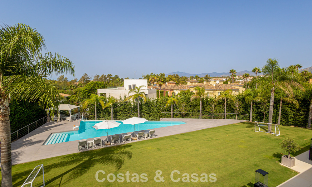 Move-in-ready, modern designer villa for sale within walking distance of the beach and amenities in Guadalmina Baja, Marbella 792360