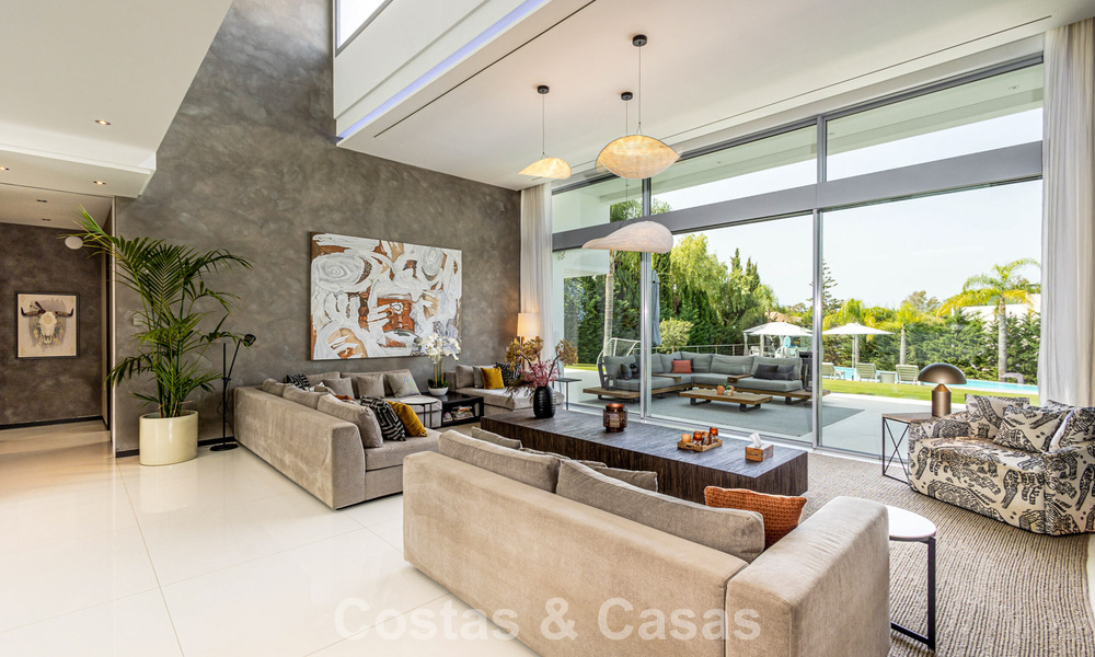 Move-in-ready, modern designer villa for sale within walking distance of the beach and amenities in Guadalmina Baja, Marbella 792363