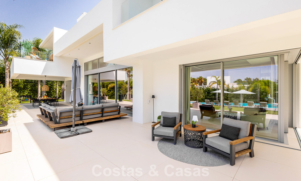 Move-in-ready, modern designer villa for sale within walking distance of the beach and amenities in Guadalmina Baja, Marbella 792370