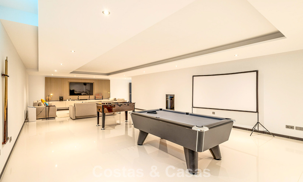 Move-in-ready, modern designer villa for sale within walking distance of the beach and amenities in Guadalmina Baja, Marbella 792373