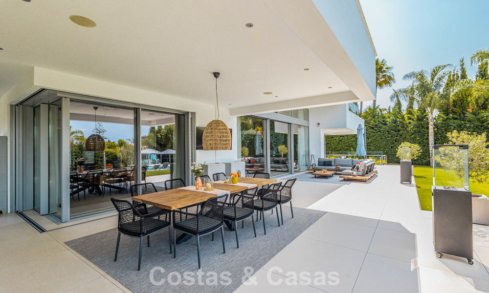 Move-in-ready, modern designer villa for sale within walking distance of the beach and amenities in Guadalmina Baja, Marbella 792376