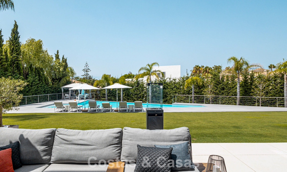 Move-in-ready, modern designer villa for sale within walking distance of the beach and amenities in Guadalmina Baja, Marbella 792377