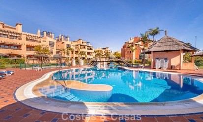 Spacious apartment for sale with 4 bedrooms in a beachside complex on the New Golden Mile between Marbella and Estepona 792469
