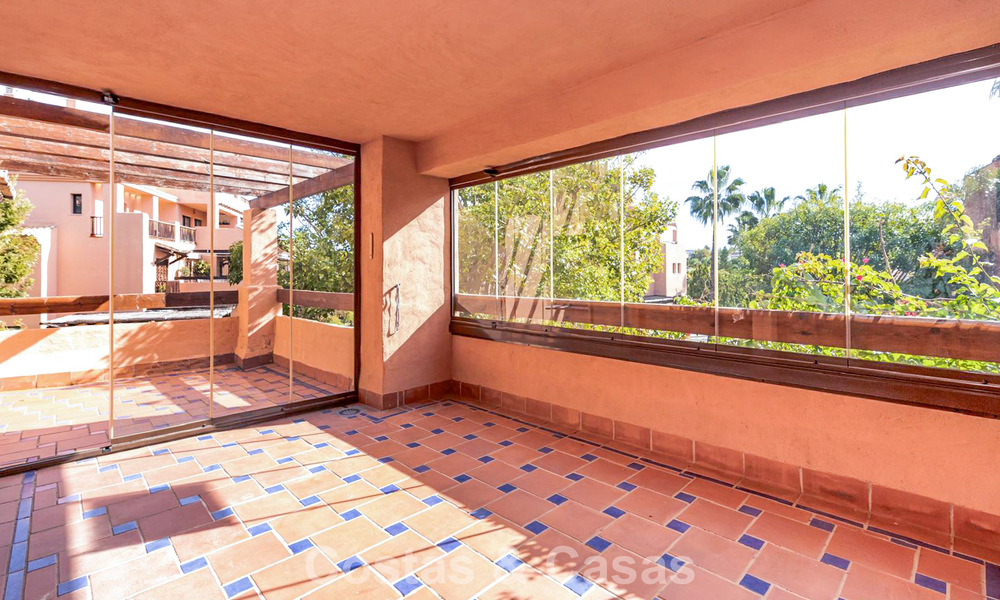 Spacious apartment for sale with 4 bedrooms in a beachside complex on the New Golden Mile between Marbella and Estepona 792472