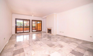 Spacious apartment for sale with 4 bedrooms in a beachside complex on the New Golden Mile between Marbella and Estepona 792481 