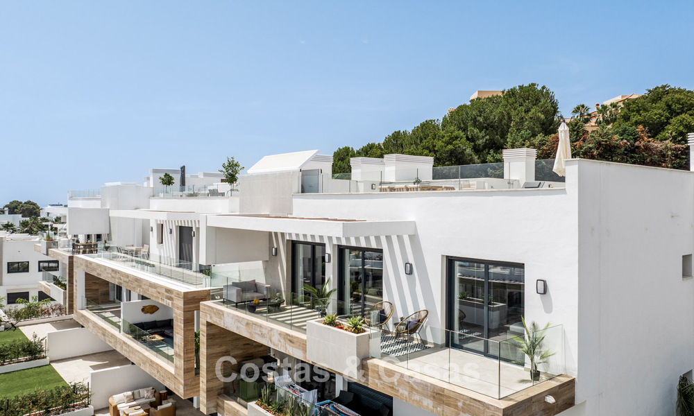 Brand-new modern penthouse with spacious solarium for sale in a gated complex in Benahavís - Marbella 792562