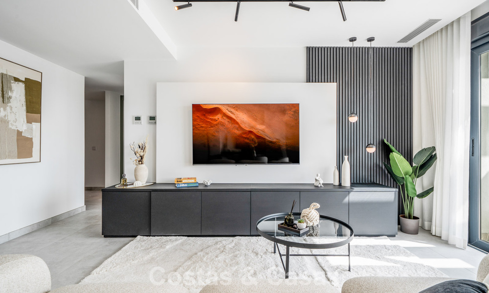 Brand-new modern penthouse with spacious solarium for sale in a gated complex in Benahavís - Marbella 792565