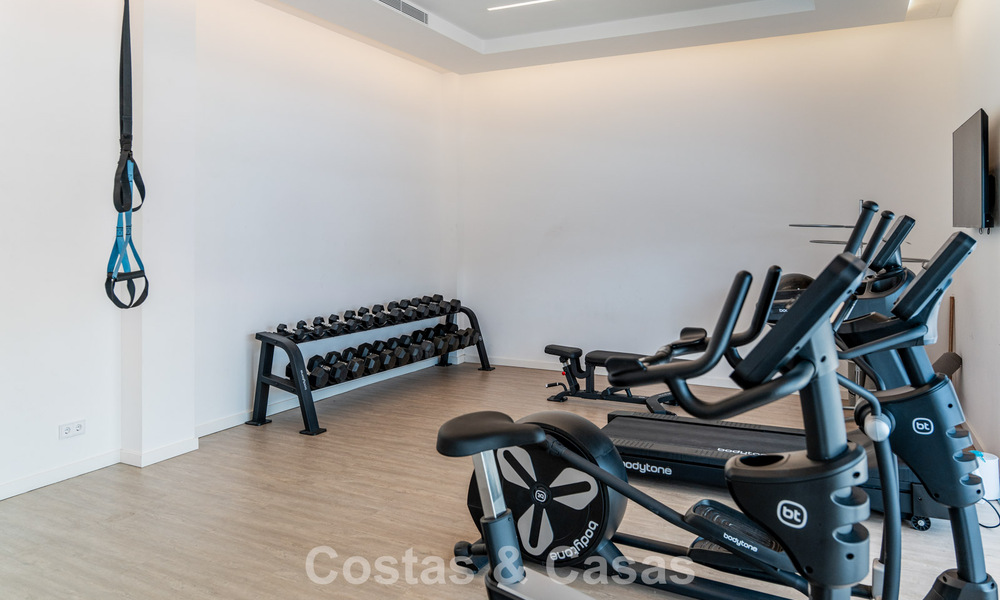 Brand-new modern penthouse with spacious solarium for sale in a gated complex in Benahavís - Marbella 792576