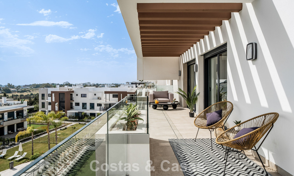 Brand-new modern penthouse with spacious solarium for sale in a gated complex in Benahavís - Marbella 792581