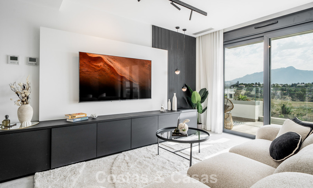 Brand-new modern penthouse with spacious solarium for sale in a gated complex in Benahavís - Marbella 792582