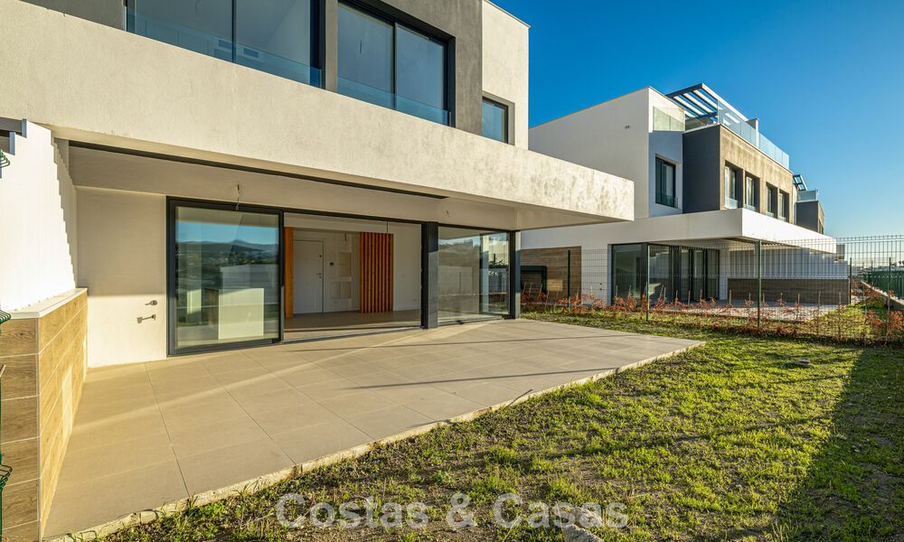 Move-in-ready, brand-new contemporary townhouse for sale on the New Golden Mile between Marbella and Estepona 792592