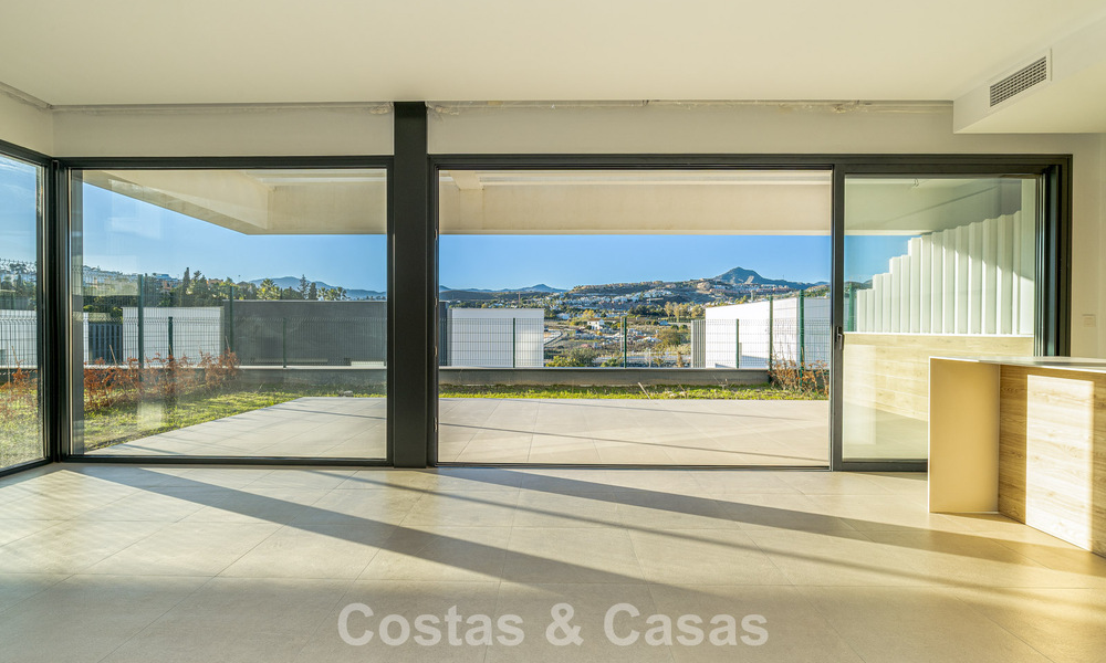 Move-in-ready, brand-new contemporary townhouse for sale on the New Golden Mile between Marbella and Estepona 792593