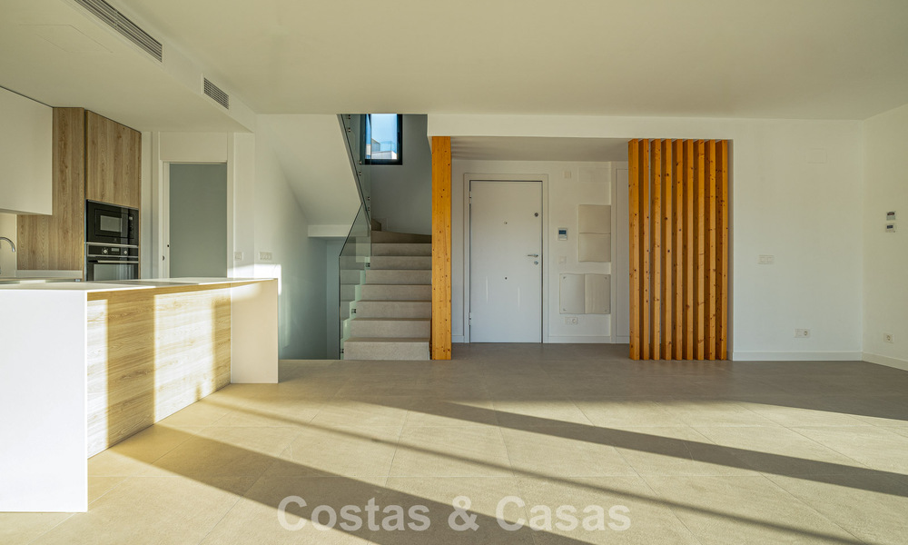 Move-in-ready, brand-new contemporary townhouse for sale on the New Golden Mile between Marbella and Estepona 792594