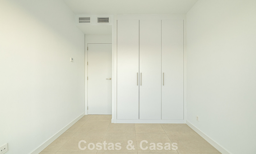 Move-in-ready, brand-new contemporary townhouse for sale on the New Golden Mile between Marbella and Estepona 792604