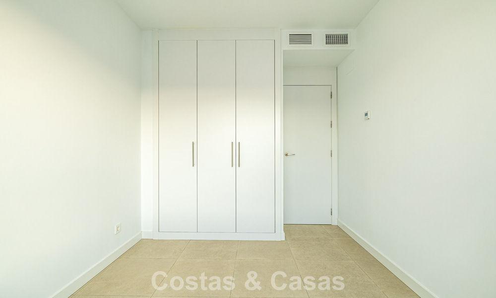 Move-in-ready, brand-new contemporary townhouse for sale on the New Golden Mile between Marbella and Estepona 792605