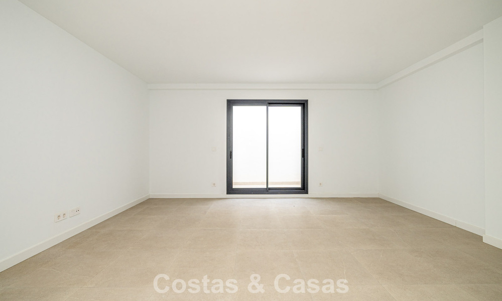 Move-in-ready, brand-new contemporary townhouse for sale on the New Golden Mile between Marbella and Estepona 792608