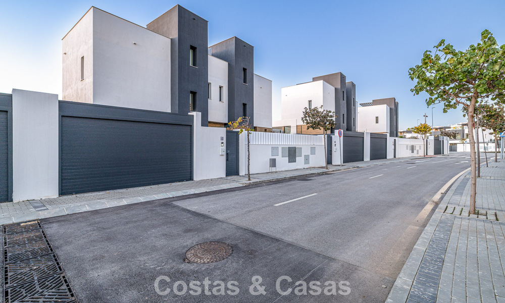 Move-in-ready, brand-new contemporary townhouse for sale on the New Golden Mile between Marbella and Estepona 792613