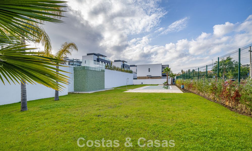 Move-in-ready, brand-new contemporary townhouse for sale on the New Golden Mile between Marbella and Estepona 792616