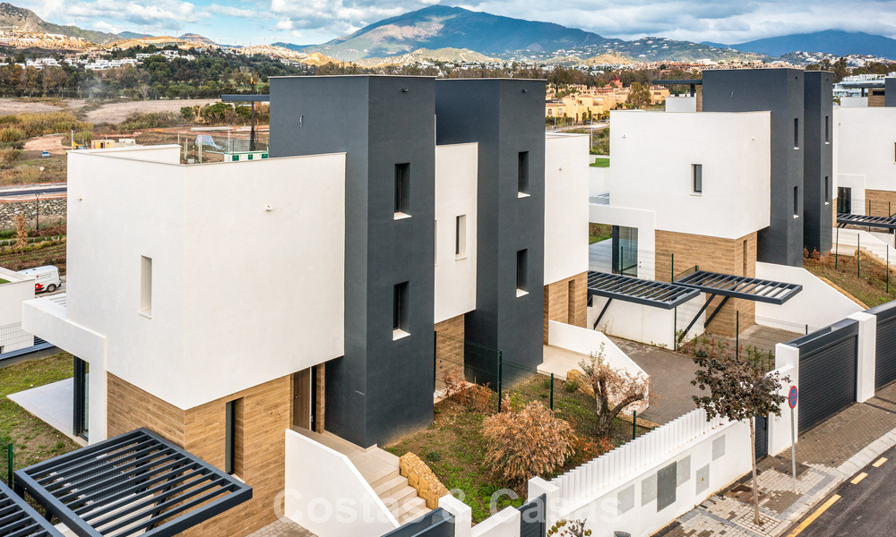 Move-in-ready, brand-new contemporary townhouse for sale on the New Golden Mile between Marbella and Estepona 792619