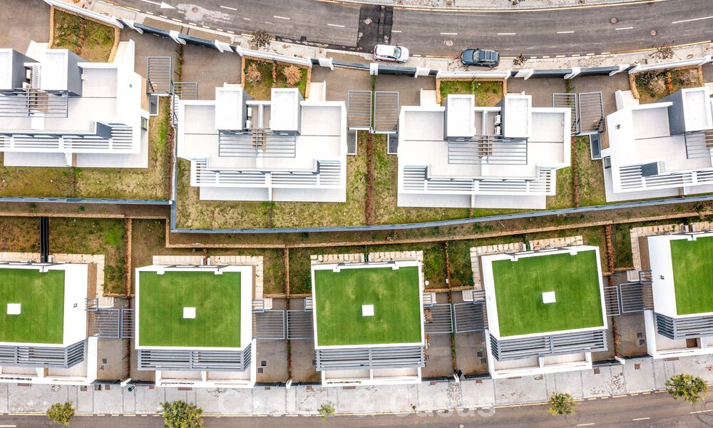 Move-in-ready, brand-new contemporary townhouse for sale on the New Golden Mile between Marbella and Estepona 792620