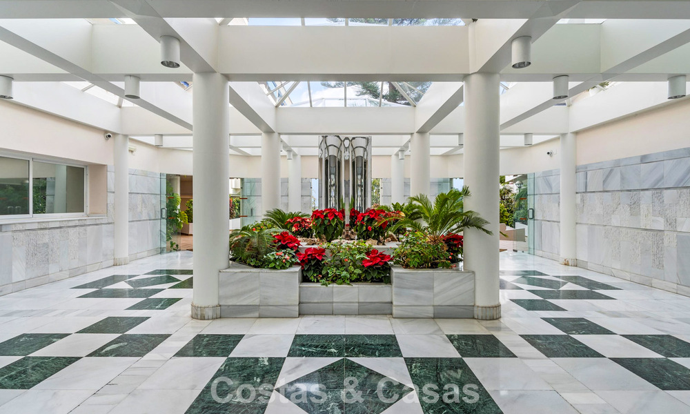 Very spacious duplex penthouse for sale just steps away from all amenities in the centre of San Pedro, Marbella 792700