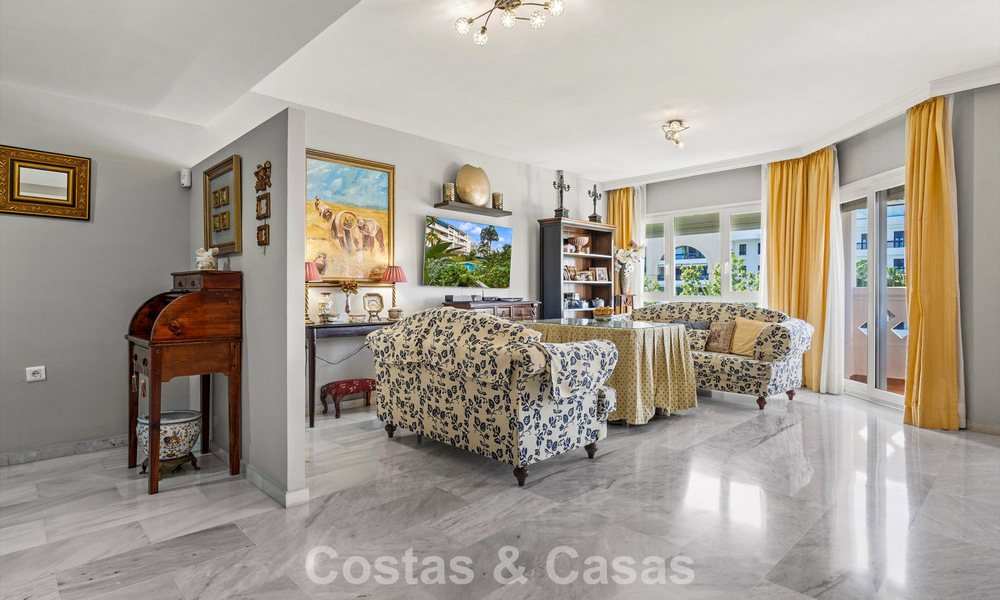 Very spacious duplex penthouse for sale just steps away from all amenities in the centre of San Pedro, Marbella 792702