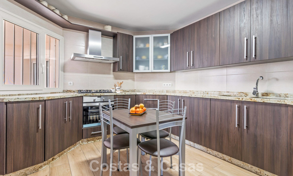 Very spacious duplex penthouse for sale just steps away from all amenities in the centre of San Pedro, Marbella 792712