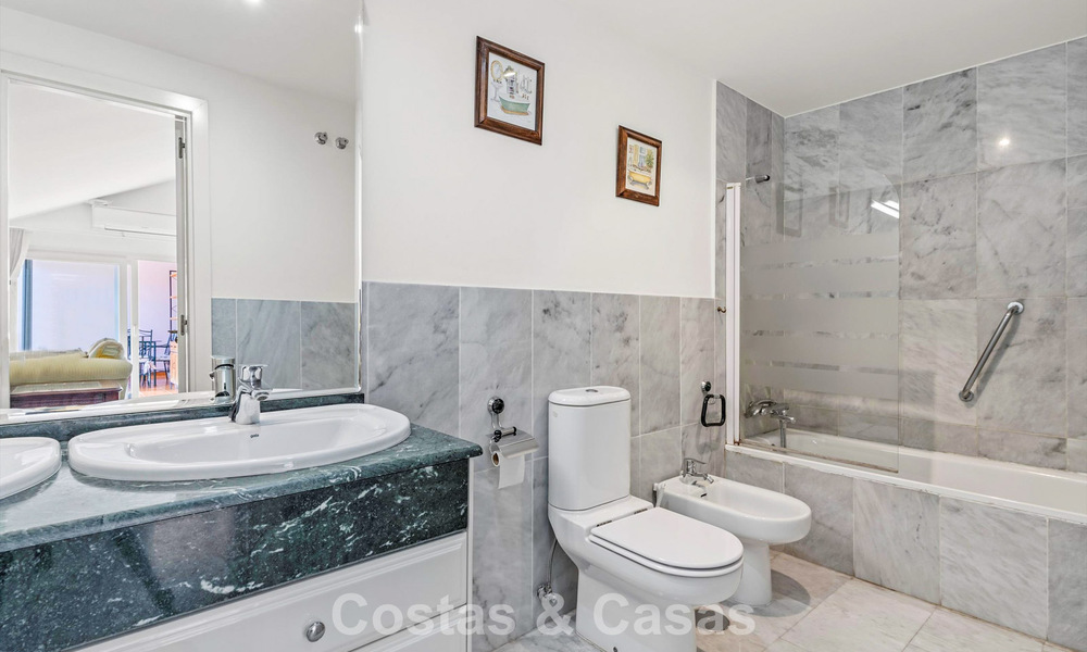 Very spacious duplex penthouse for sale just steps away from all amenities in the centre of San Pedro, Marbella 792732