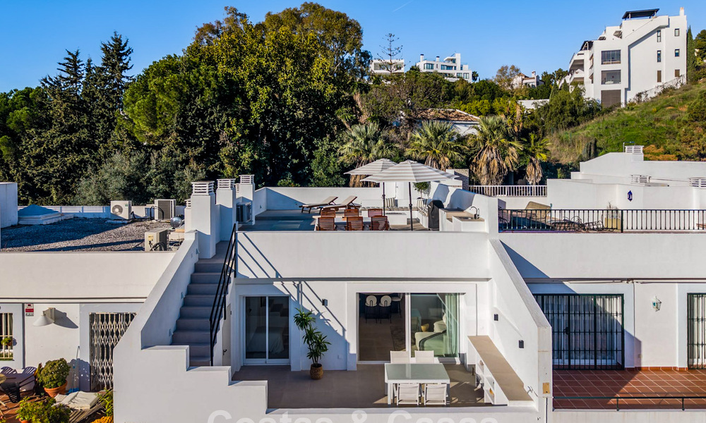Beautifully renovated penthouse with spacious rooftop terrace for sale in La Quinta Golf Resort, Benahavís - Marbella 792984
