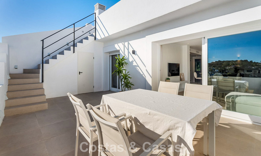 Beautifully renovated penthouse with spacious rooftop terrace for sale in La Quinta Golf Resort, Benahavís - Marbella 792987