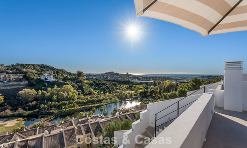 Beautifully renovated penthouse with spacious rooftop terrace for sale in La Quinta Golf Resort, Benahavís - Marbella 792988
