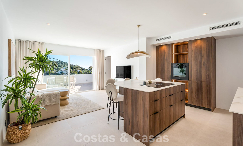 Beautifully renovated penthouse with spacious rooftop terrace for sale in La Quinta Golf Resort, Benahavís - Marbella 792998