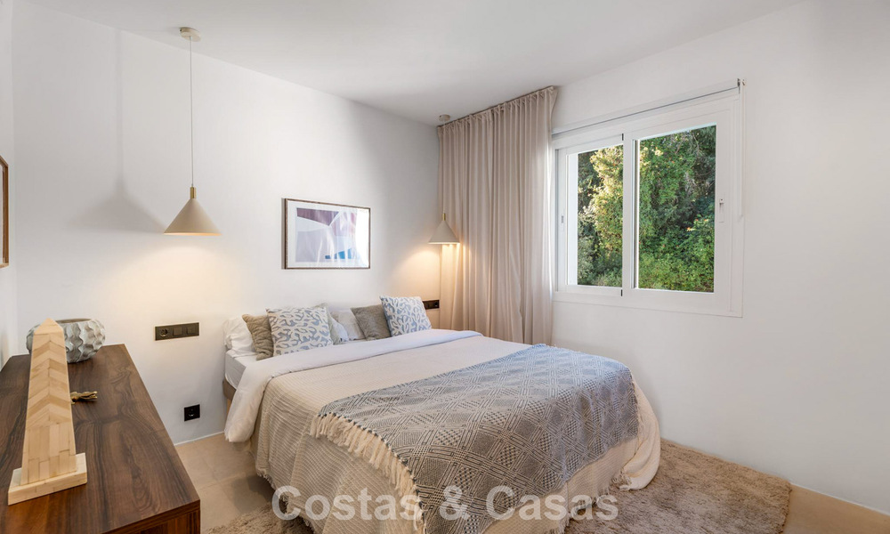 Beautifully renovated penthouse with spacious rooftop terrace for sale in La Quinta Golf Resort, Benahavís - Marbella 793001