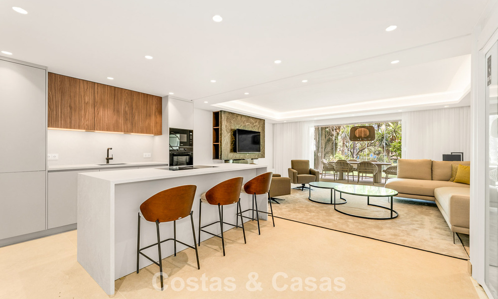 Spacious, contemporary renovated townhouse for sale in a frontline beach complex between Marbella and Estepona 793057