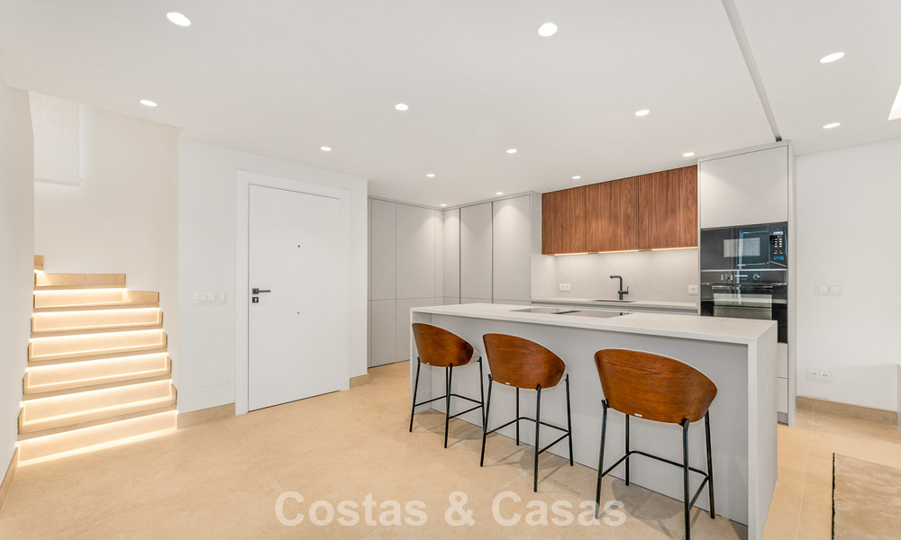 Spacious, contemporary renovated townhouse for sale in a frontline beach complex between Marbella and Estepona 793059