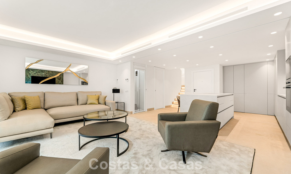 Spacious, contemporary renovated townhouse for sale in a frontline beach complex between Marbella and Estepona 793061