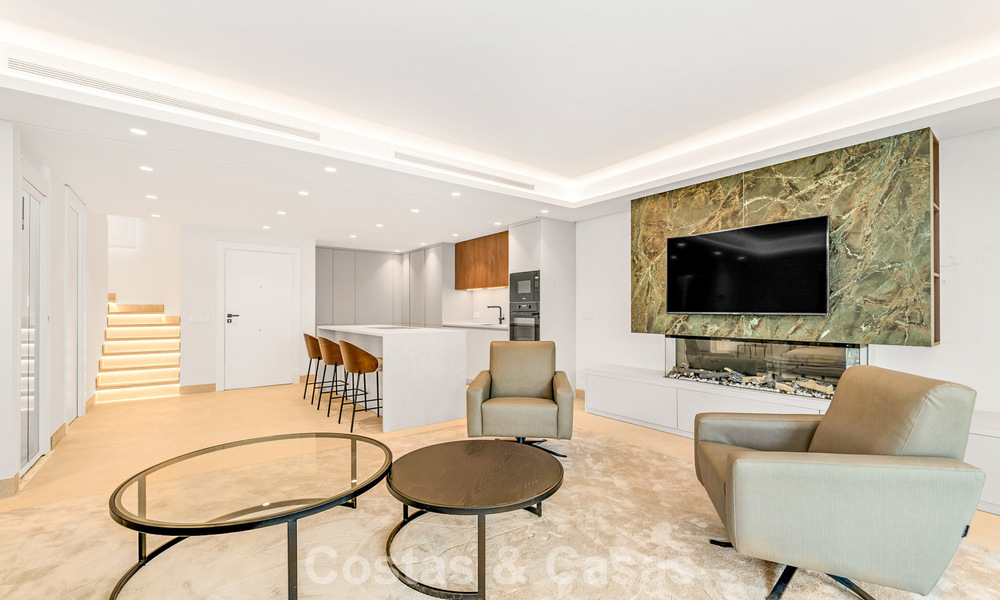 Spacious, contemporary renovated townhouse for sale in a frontline beach complex between Marbella and Estepona 793062