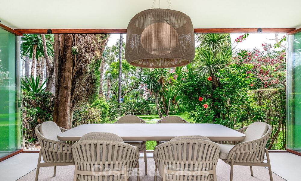 Spacious, contemporary renovated townhouse for sale in a frontline beach complex between Marbella and Estepona 793064