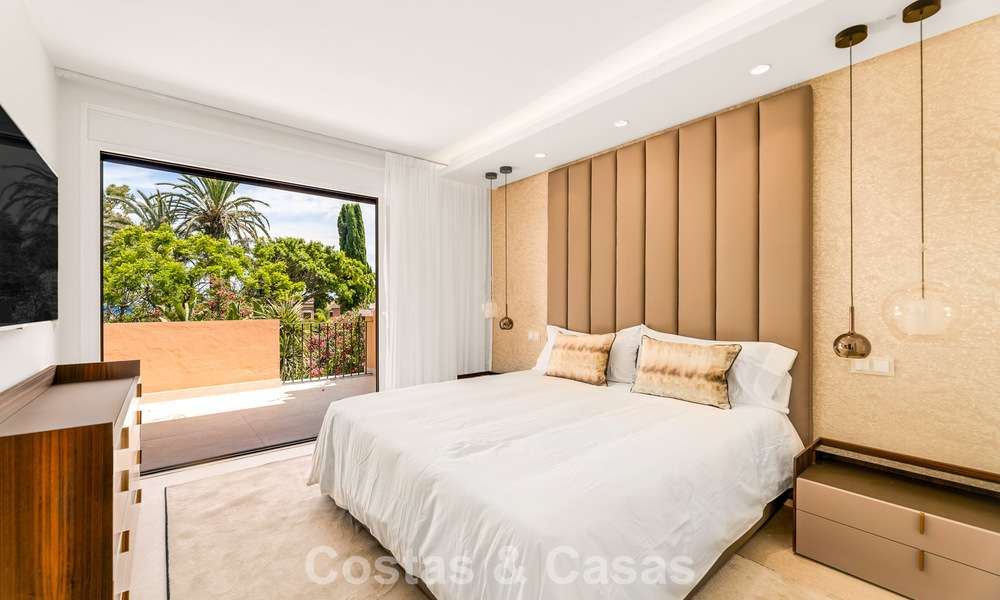 Spacious, contemporary renovated townhouse for sale in a frontline beach complex between Marbella and Estepona 793069