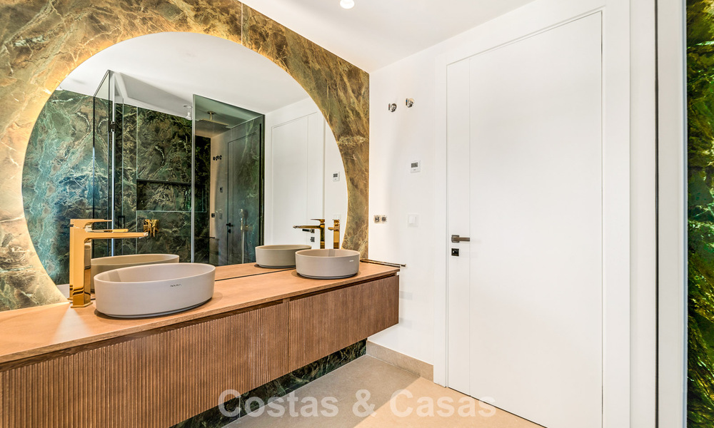 Spacious, contemporary renovated townhouse for sale in a frontline beach complex between Marbella and Estepona 793071