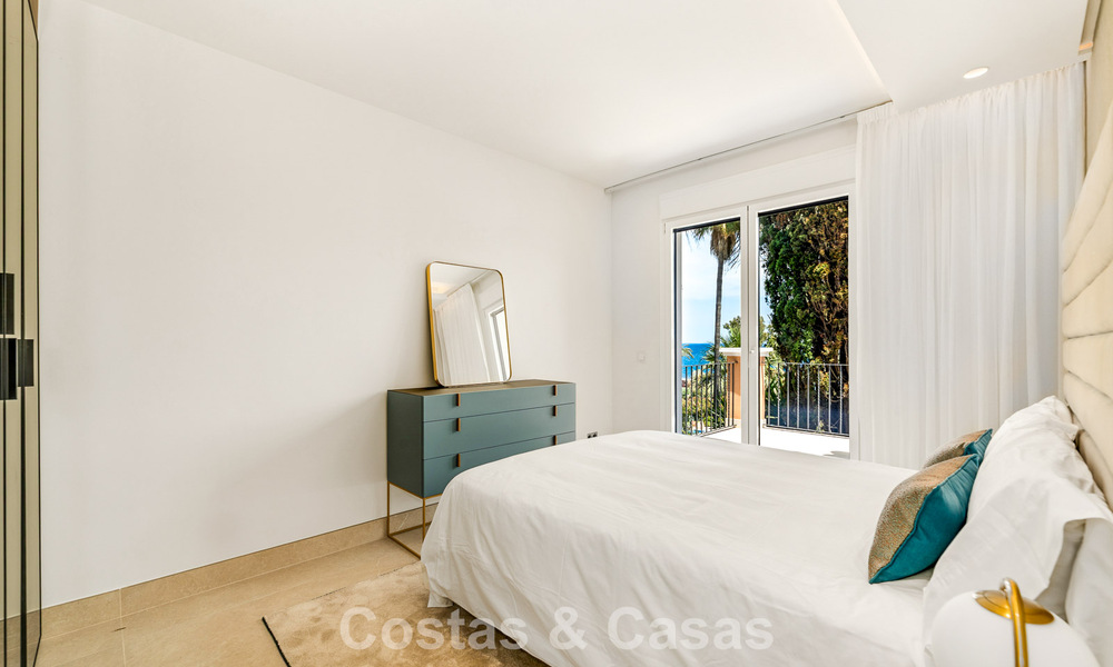 Spacious, contemporary renovated townhouse for sale in a frontline beach complex between Marbella and Estepona 793072