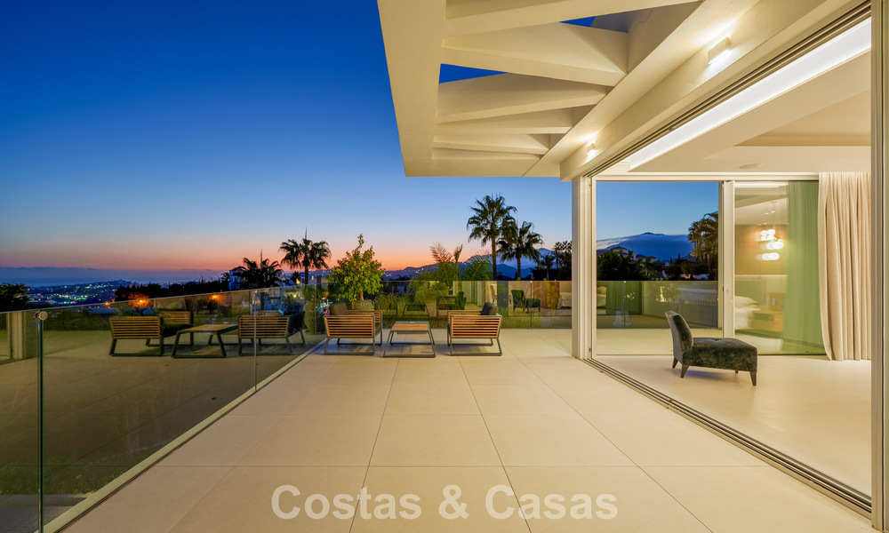 Exclusive villa with separate guest house for sale in a gated community in the hills of Marbella - Benahavís 793488