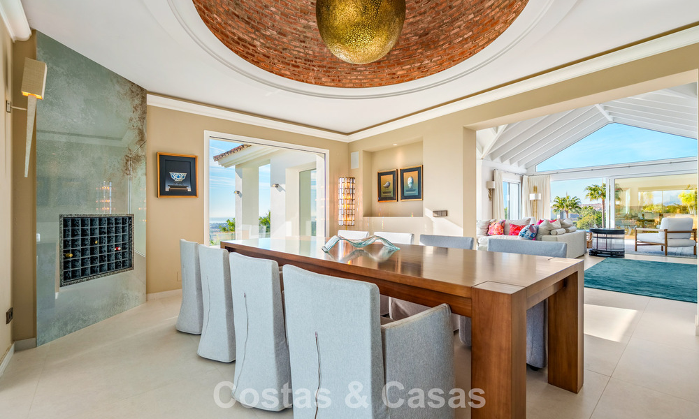 Exclusive villa with separate guest house for sale in a gated community in the hills of Marbella - Benahavís 793500