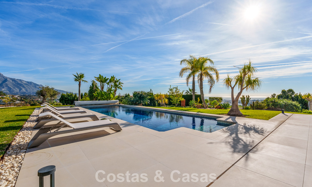 Exclusive villa with separate guest house for sale in a gated community in the hills of Marbella - Benahavís 793507
