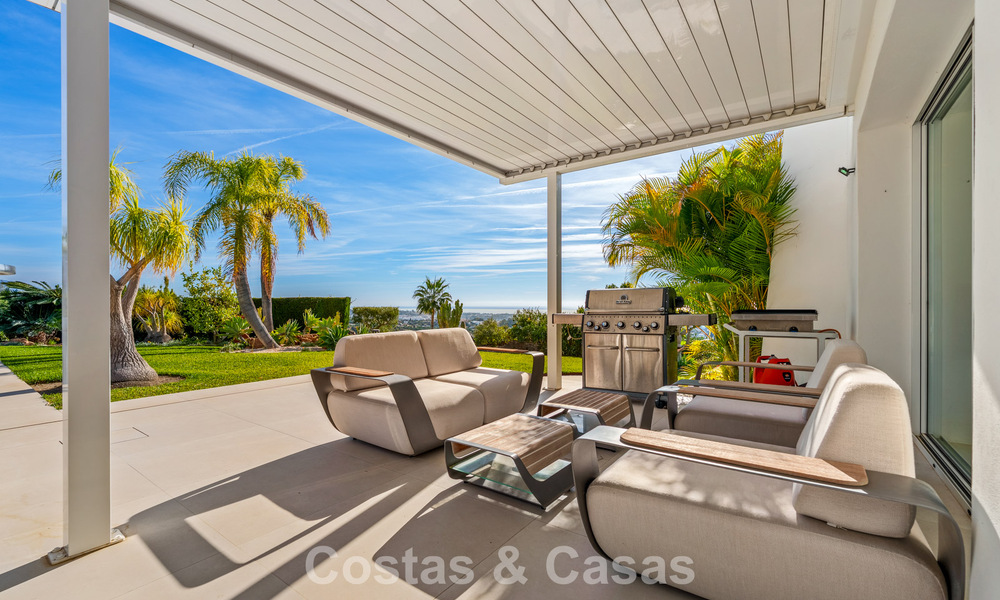 Exclusive villa with separate guest house for sale in a gated community in the hills of Marbella - Benahavís 793509